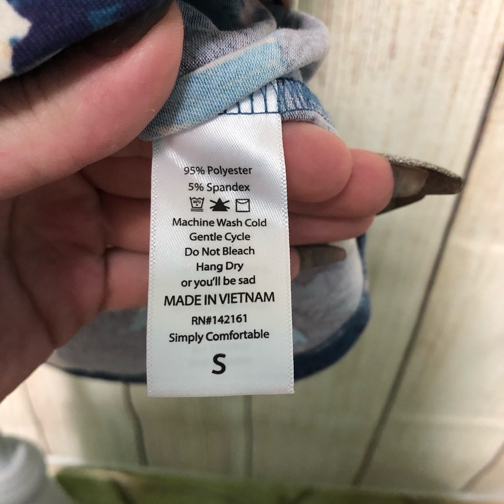 LuLaRoe Red White & Blue Stars Casual Top - Picture 3 of 6